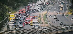 Un accident a l'AP-7 a Sant Gregori col·lapsa l'autopista en sentit sud