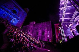 Dorian estrena 'Ritual' a les escales de la catedral de Girona