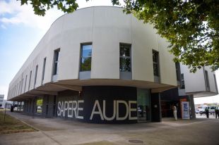 Figueres i Inesdi Digital Business School impulsaran la formació TIC a la ciutat