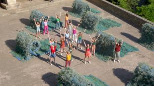 El cor Geriona enregistra un videoclip pels carrers de Girona durant Temps de Flors