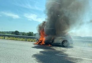 L'incendi d'un vehicle a l'AP-7 a Garrigàs talla l'autopista en sentit Figueres