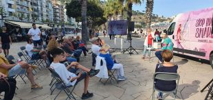 Unes 50 persones assisteixen a la xerrada d'ERC sobre la bretxa salarial a Blanes