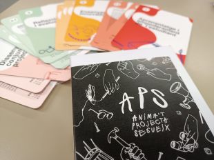 La UdG crea un joc de cartes per promoure l’aprenentatge participatiu i compromès amb la societat