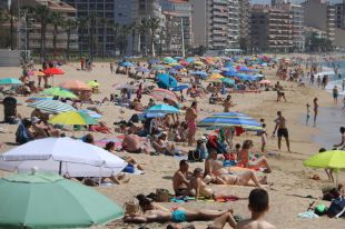El bon temps del cap de setmana omple les platges i els hotels de la Costa Brava Centre
