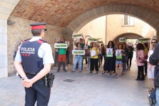 Una seixantena de persones demanen la dimissió de Cambray a Girona