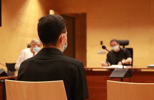 L'acusat d'abusar d'una noia mig inconscient en una festa en un pis de Girona reconeix els fets