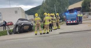 Un ferit en una sortida de via a la C-152 a les Preses