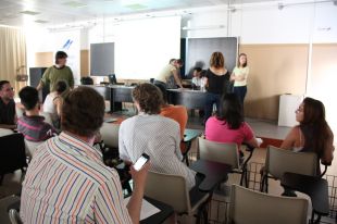 Els estudiants de la UdG donen un vot de confiança a la rectora i paralitzen les mobilitzacions
