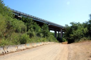 Dos morts en saltar d'un pont de 30 metres a l'AP-7 a Sant Julià de Ramis fugint dels Mossos