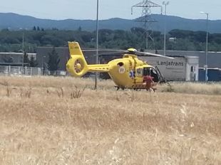 Un motorista ferit greu després de l'envestida d'un cotxe al polígon de Fornells