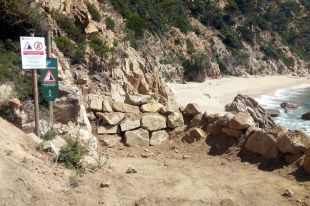 Santa Cristina tanca l'accés a la cala del Senyor Ramon pel perill ''elevat'' d'esllavissades i despreniments