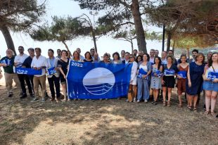 La Generalitat lliura el guardó Bandera Blava a 14 platges gironines