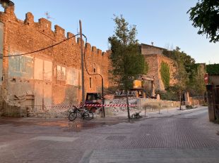 Peralada recupera 30 metres de muralla del segle XIV
