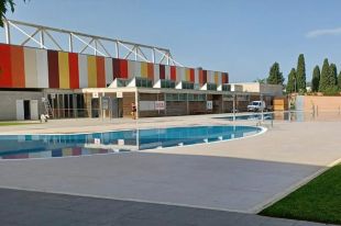 Salt torna a equilibrar els paràmetres de PH de la piscina municipal