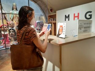 Un nou servei d’audioguia permet endinsar-se en les col·leccions del Museu d’Història de Girona