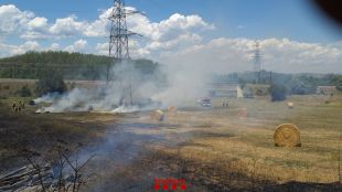 Divuit dotacions dels Bombers treballen en un incendi forestal a Sils