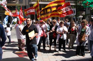 Metges i sanitaris de Girona denuncien que les retallades ja afecten els pacients 'de forma greu'