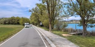 Porqueres aprova provisionalment prohibir circular per l'entorn de l'Estany de Banyoles