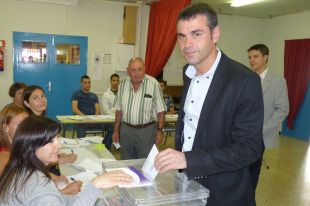 Els candidats de Figueres dipositen el vot amb la confiança d'obtenir una màxima participació