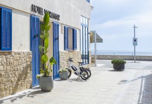 Reobre l'Hotel Voramar de l'Escala amb 27 habitacions totalment reformades