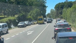Un xoc múltiple amb tres vehicles implicats genera cues a la C-65 a Quart