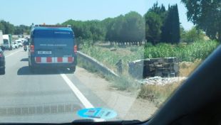 Un ferit en una sortida de via a la C-65 a Llambilles
