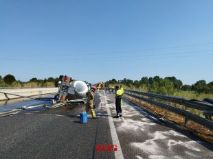 Cues de fins a 6 quilòmetres a l'AP-7 a Biure mentre netegen les restes de l'accident d'ahir