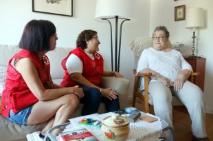 Més de 800 trucades i visites a la gent gran per prevenir els efectes de l'onada de calor