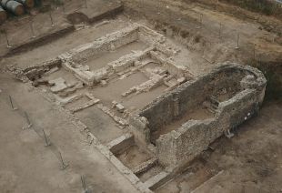 Troben estructures associades a la fase inicial del baptisteri de Santa Margarida d'Empúries