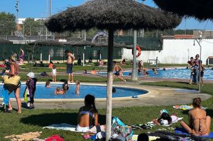 Els municipis gironins combaten l'onada de calor: piscines gratuïtes, refugis climàtics i espectacles a l'ombra