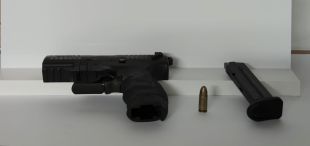 Detingut un jove de 20 anys a la Jonquera que anava drogat i armat amb una pistola