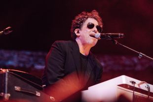 Andrés Calamaro inaugura Sons del Món amb un concert ple de clàssics