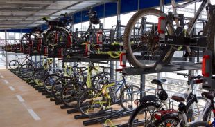 Girona aprova definitivament fer l'aparcament antirobatori de bicicletes a l'entorn del TAV