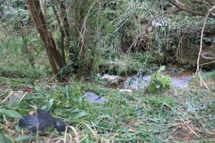 Mor el conductor d'un totterreny en caure dins un canal a Vilablareix