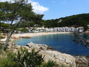 Un total de 28 platges i 9 ports gironins obtenen la Bandera Blava aquest estiu