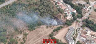 Es declara un incendi de vegetació al barri de la Font de la Pólvora de Girona