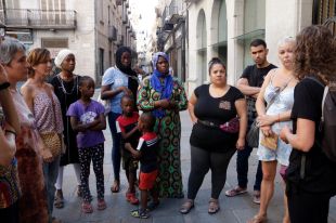 Famílies forçades a deixar habitatges d'emergència a Girona demanen temps per no quedar-se al carrer