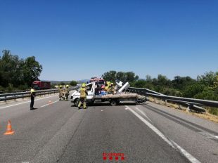 Tres ferits en una topada entre un camió i una caravana a l'AP-7 a Borrassà