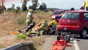 Mor una conductora en un xoc frontal entre un turisme i un camió a la C-65 a Llagostera