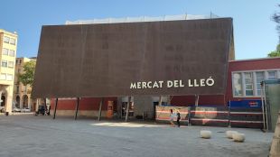 Comença la instal·lació de plaques solars al Mercat del Lleó de Girona