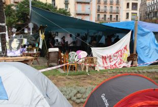 Els 'indignats' de Girona es preparen davant un possible desallotjament policial