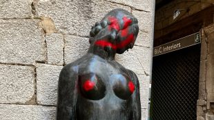 Ataquen l'escultura de Fidel Aguilar al Barri Vell de Girona