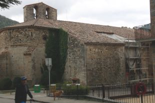 Recullen donatius per arreglar un esvoranc a la coberta de l'església de Santa Maria a Camprodon