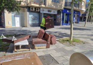 Roses registra una mitjana de cent abocaments il·legals al dia