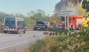 Tallada la C-31 a Pals per un xoc frontal entre dos vehicles