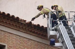 Detingut un jove per estafar en la reparació d'un taulat malmès a la Bisbal per la pedregada