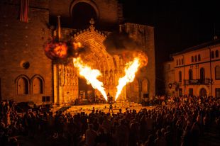 Estrenen la Nit de foc en una multitudinària 30a edició de Terra de Trobadors