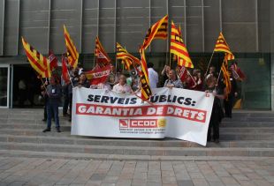 Funcionaris es concentren davant la seu de la Generalitat a Girona per les retallades al sector públic