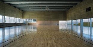 Sant Feliu rebaixa el preu de la substitució del parquet al pavelló d'esports Carles Nadal