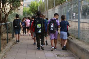 Els alumnes del Joan de Margarit de la Bisbal tornen a les aules després del retard per la pedregada